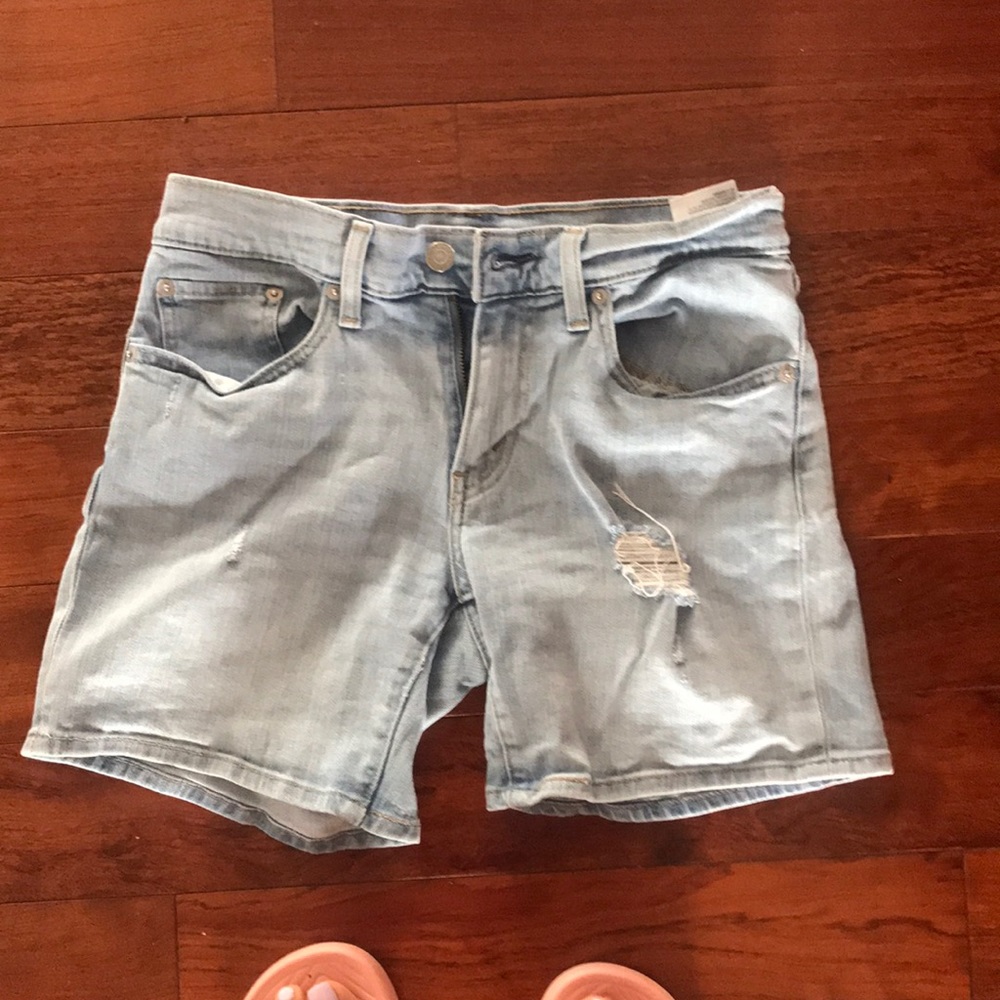 Levi’s Distressed Shorts❤️